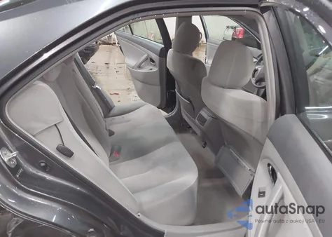 2010 Toyota Camry Le z USA, uszkodzony, nr VIN 4T4BF3EK7AR055897